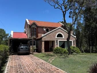 https://www.gallito.com.uy/hermosa-casa-de-3-dormitorios-a-pasos-de-rambla-piscina-y-inmuebles-27156321