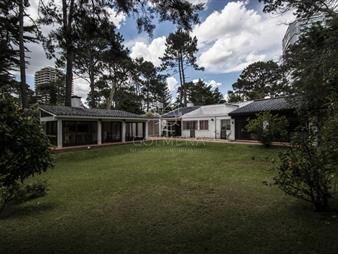 https://web5.gallito.com.uy/encantadora-casa-en-mansa-ideal-para-todo-el-aã±o-consult-inmuebles-27162066