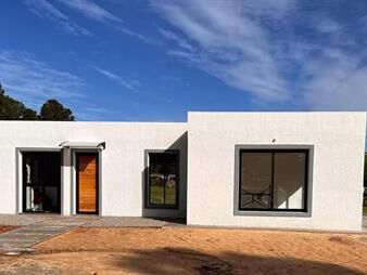 https://web5.gallito.com.uy/casa-en-chacras-del-pinar-a-estrenar-3-dormitorios-inmuebles-25000050