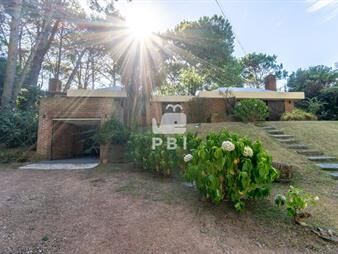 https://web5.gallito.com.uy/casa-en-venta-en-club-del-lago-punta-ballena-inmuebles-26690573