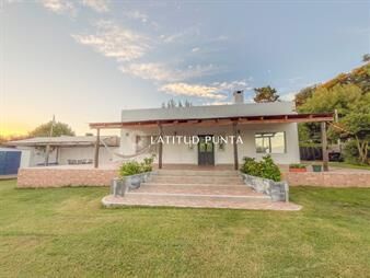https://web5.gallito.com.uy/casa-2-dormitorios-en-balneario-buenos-aires-con-inmuebles-27092743
