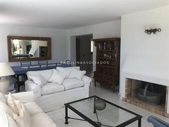 https://web5.gallito.com.uy/apartamento-en-venta-de-2-dormitorios-y-en-punta-inmuebles-22462735
