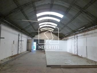 https://web5.gallito.com.uy/venta-local-galpon-en-parque-batlle-con-renta-inmuebles-25257122