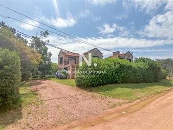 https://web5.gallito.com.uy/casa-en-venta-de-3-dormitorios-en-tio-tom-inmuebles-24987438