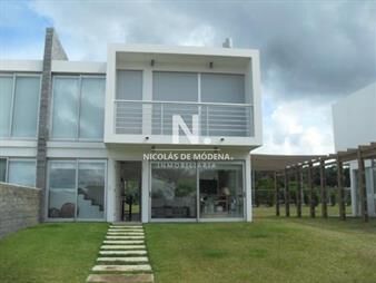 https://web5.gallito.com.uy/venta-de-hermosa-casa-3-dormitorios-3-baãos-1-inmuebles-25035518