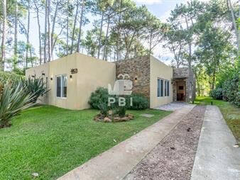 https://www.gallito.com.uy/casa-en-venta-en-solanas-country-punta-ballena-inmuebles-26984965