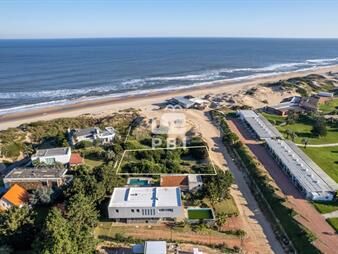 https://web5.gallito.com.uy/terreno-en-tio-tom-punta-ballena-ref-inmuebles-26256866