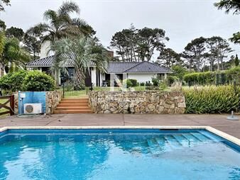 https://web5.gallito.com.uy/magnã­fica-casa-en-venta-en-playa-mansa-inmuebles-27225105