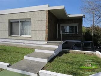 https://www.gallito.com.uy/venta-de-casa-en-el-centro-de-minas-inmuebles-27155234