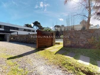 https://web5.gallito.com.uy/casa-en-venta-de-5-dormitorios-en-la-arbolada-inmuebles-18907071