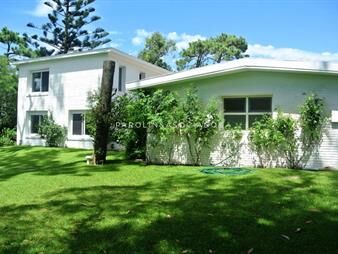 https://web5.gallito.com.uy/casa-en-venta-de-5-dormitorios-a-metros-del-mar-inmuebles-23778020