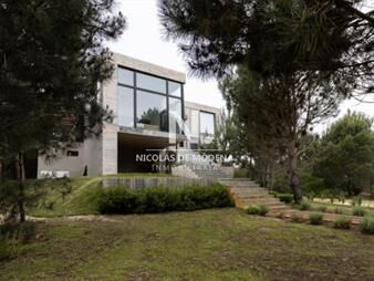 https://www.gallito.com.uy/en-venta-casa-en-laguna-escondida-josã©-ignacio-de-4-dormi-inmuebles-26281067