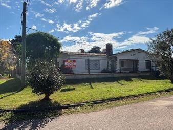 https://www.gallito.com.uy/venta-casa-4-dormitorios-a-1-cuadra-de-playa-atlantida-inmuebles-27261319