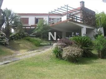 https://web5.gallito.com.uy/hermosa-vista-y-comodos-espacios-en-casa-de-3-inmuebles-25042847