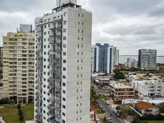 https://web5.gallito.com.uy/encantador-apto-en-complejo-de-categoria-sobre-la-inmuebles-26911840