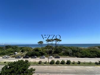 https://web5.gallito.com.uy/venta-de-apartamento-de-4-dormitorios-en-playa-inmuebles-27283876