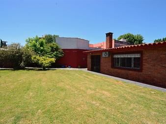 https://www.gallito.com.uy/venta-casa-tres-dormitorios-buceo-fondo-y-garage-inmuebles-27284562