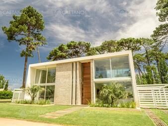 https://web5.gallito.com.uy/alquiler-anual-casa-4-dormitorios-en-barrio-privado-punta-d-inmuebles-23254115