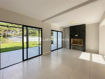 https://www.gallito.com.uy/oportunidad-en-parque-burnett-casa-de-3-y-3-inmuebles-25242304