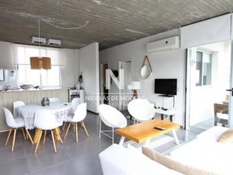 https://www.gallito.com.uy/apartamento-en-venta-estilo-casa-con-exclusivo-en-inmuebles-27306766