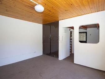 https://web5.gallito.com.uy/venta-casa-parque-del-plata-calle-37-gran-terreno-942m2-inmuebles-27025860
