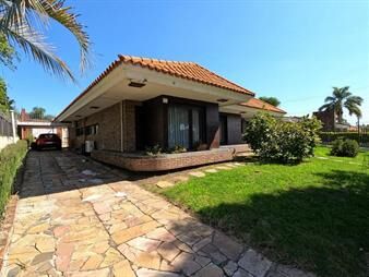 https://www.gallito.com.uy/venta-casa-cuatro-dormitorios-tres-baños-ocho-cocheras-pisc-inmuebles-27306208