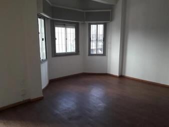 https://web5.gallito.com.uy/alquier-apartamento-de-2-dormitorios-y-balcon-en-el-centro-inmuebles-27300146