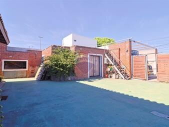 https://www.gallito.com.uy/venta-casa-4-dormitorios-3-baños-belvedere-inmuebles-27312698