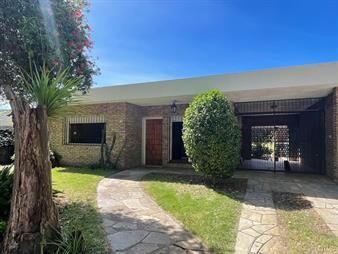 https://www.gallito.com.uy/oportunidad-2-casas-en-padron-unico-carrasco-inmuebles-26917794