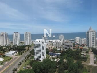https://web5.gallito.com.uy/apartamento-de-3-dormitorios-en-roosevelt-punta-inmuebles-25042102