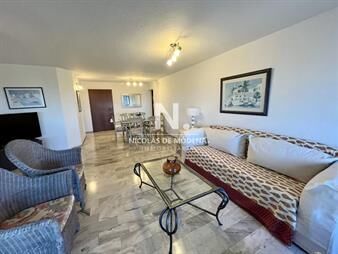 https://web5.gallito.com.uy/apartamento-en-venta-de-3-dormitorios-en-playa-inmuebles-23917174