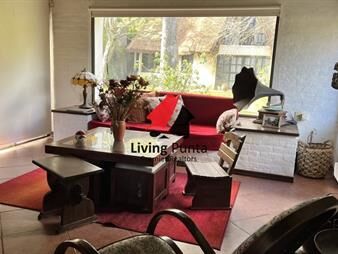 https://web5.gallito.com.uy/casa-en-venta-muy-buena-ubicaciã³n-con-gran-inmuebles-27337330
