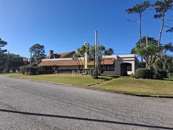 https://web5.gallito.com.uy/casa-en-venta-playa-mansa-en-impecable-estado-inmuebles-26748416