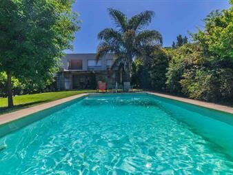 https://www.gallito.com.uy/venta-lomas-de-la-tahona-casa-4-dormitorios-piscina-inmuebles-26864041