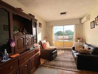 https://web5.gallito.com.uy/apto-en-venta-2-dormitorios-1-baño-la-inmuebles-27343075