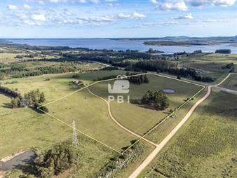 https://www.gallito.com.uy/chacra-en-venta-en-laguna-del-sauce-punta-ref-inmuebles-27342855