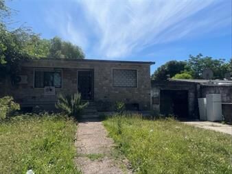 https://web5.gallito.com.uy/casa-y-dos-apartamentos-con-muy-buen-terreno-inmuebles-27351931