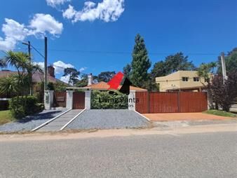 https://www.gallito.com.uy/alquiler-anual-casa-3-dormitorios-con-pisicina-en-punta-del-inmuebles-27352369