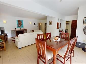 https://www.gallito.com.uy/casa-en-rincon-del-indio-con-apto-independiente-y-piscina-inmuebles-25069264