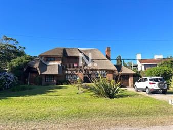https://www.gallito.com.uy/hermosa-cabaã±a-de-4-dormitorios-en-venta-a-de-inmuebles-27356720