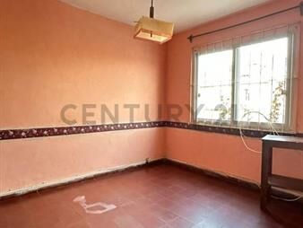 https://web5.gallito.com.uy/ideal-inversion-casa-de-2-plantas-con-renta-jardin-p-inmuebles-26386248