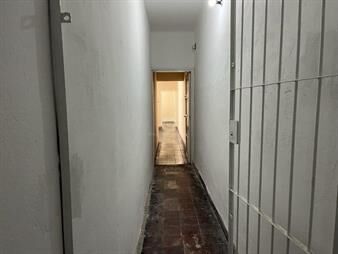 https://www.gallito.com.uy/venta-apto-barrio-la-comercical-excelente-oportunidad-par-inmuebles-27369815