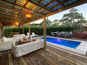 https://www.gallito.com.uy/venta-espectacular-casa-en-san-rafael-4-inmuebles-20745422