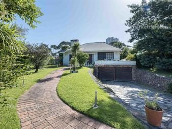 https://web5.gallito.com.uy/casa-en-barrio-cantegril-inmuebles-25368288