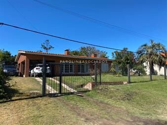 https://web5.gallito.com.uy/espectacular-casa-a-100mts-del-mar-inmuebles-26208528