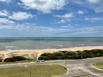 https://web5.gallito.com.uy/espectacular-apartamento-frente-a-playa-brava-en-inmuebles-26410699