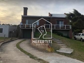 https://web5.gallito.com.uy/casa-3-dormitorios-frente-al-mar-inmuebles-27374558