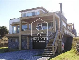 https://web5.gallito.com.uy/hermosa-casa-en-uno-de-los-mas-exclusivos-inmuebles-27374560