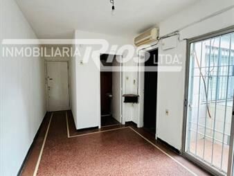 https://web5.gallito.com.uy/centro-aguada-proximo-al-palacio-inmuebles-27378218
