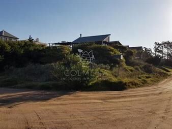 https://www.gallito.com.uy/terreno-en-tio-tom-con-vista-a-metros-de-la-inmuebles-23180304